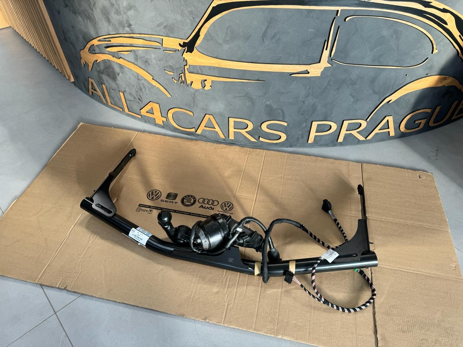 VW PASSAT B8 VARIANT ANHÄNGERKUPPLUNG ELEKTRISCH SCHWENKBAR 3G9803881F NEU ORIG! - Obrázek 3