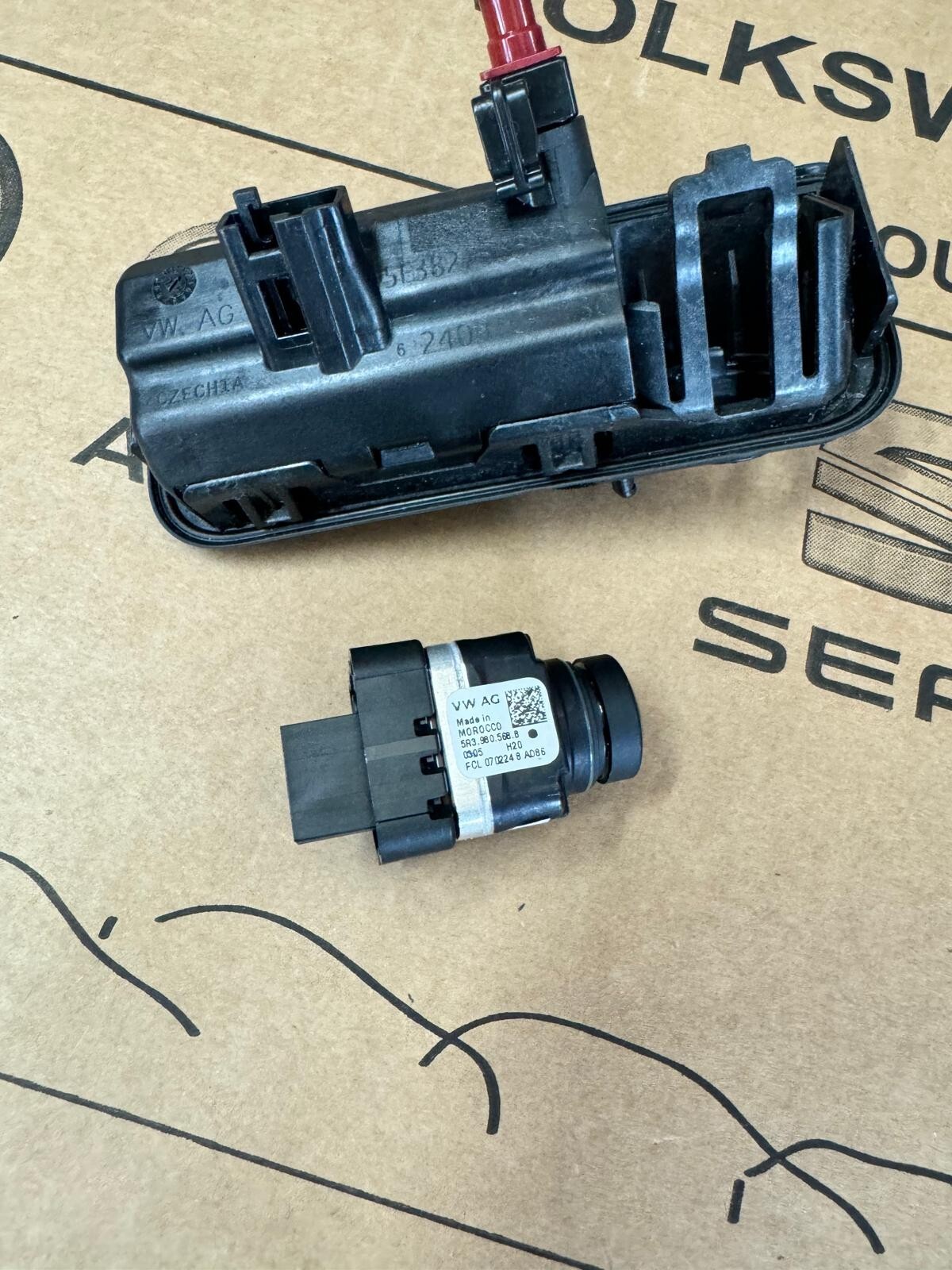 VW SKODA RÜCKFAHRKAMERA HECKKLAPPE REAR HANDLE CAMERA 5E3827566A+ 5R3980568B NEU - Obrázek 3