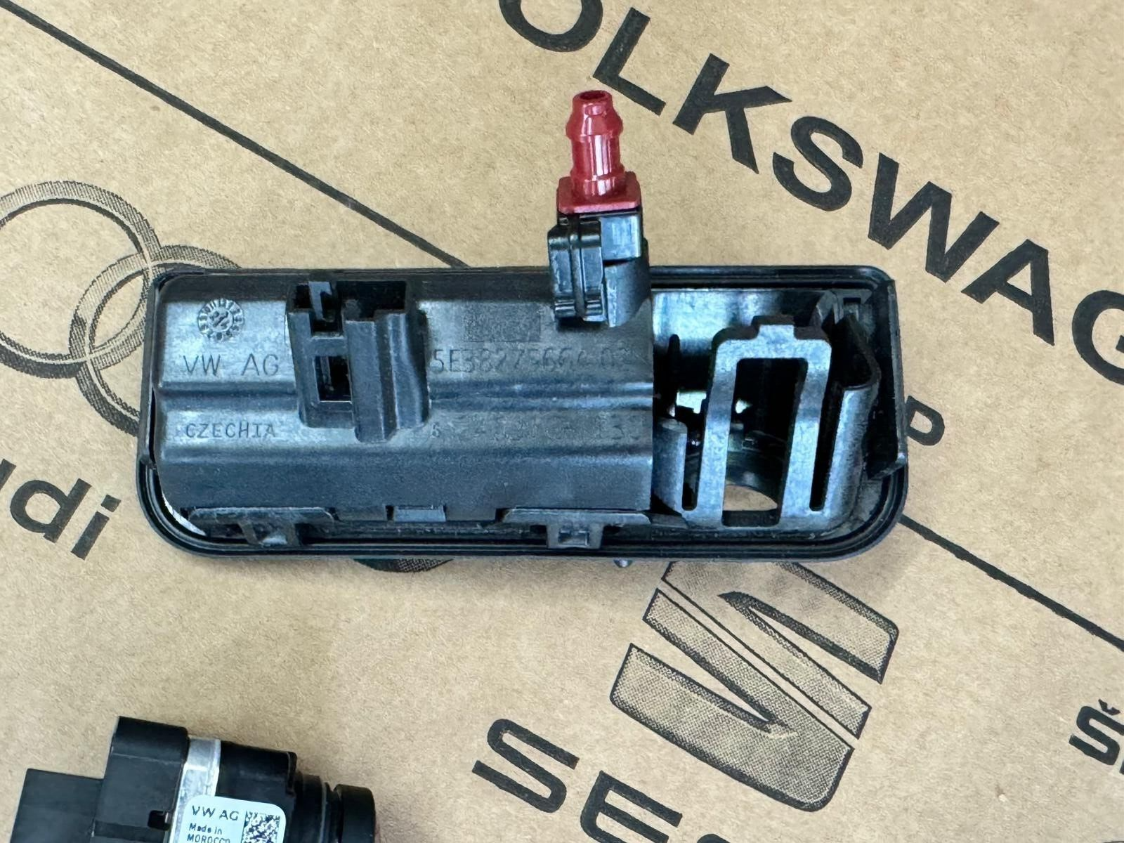 VW SKODA RÜCKFAHRKAMERA HECKKLAPPE REAR HANDLE CAMERA 5E3827566A+ 5R3980568B NEU - Obrázek 9