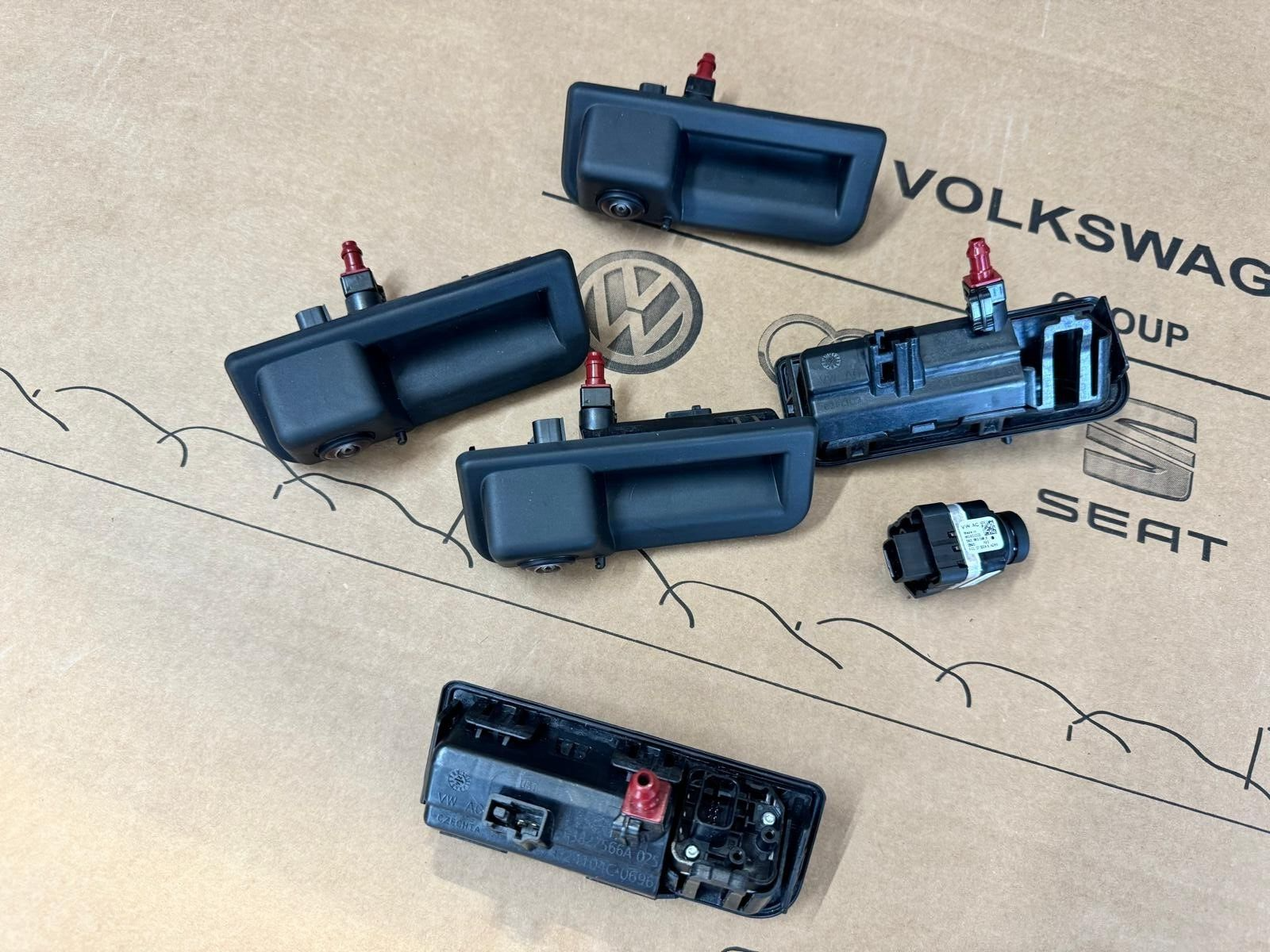 VW SKODA RÜCKFAHRKAMERA HECKKLAPPE REAR HANDLE CAMERA 5E3827566A+ 5R3980568B NEU