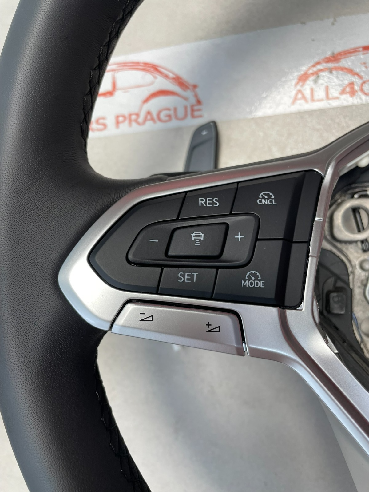 VW TIGUAN GOLF 8 MULTIFUNKTIONSLENKRAD LEDER MIT SCHALTWIPP 5H0419089KN FAST NEU - Obrázek 5