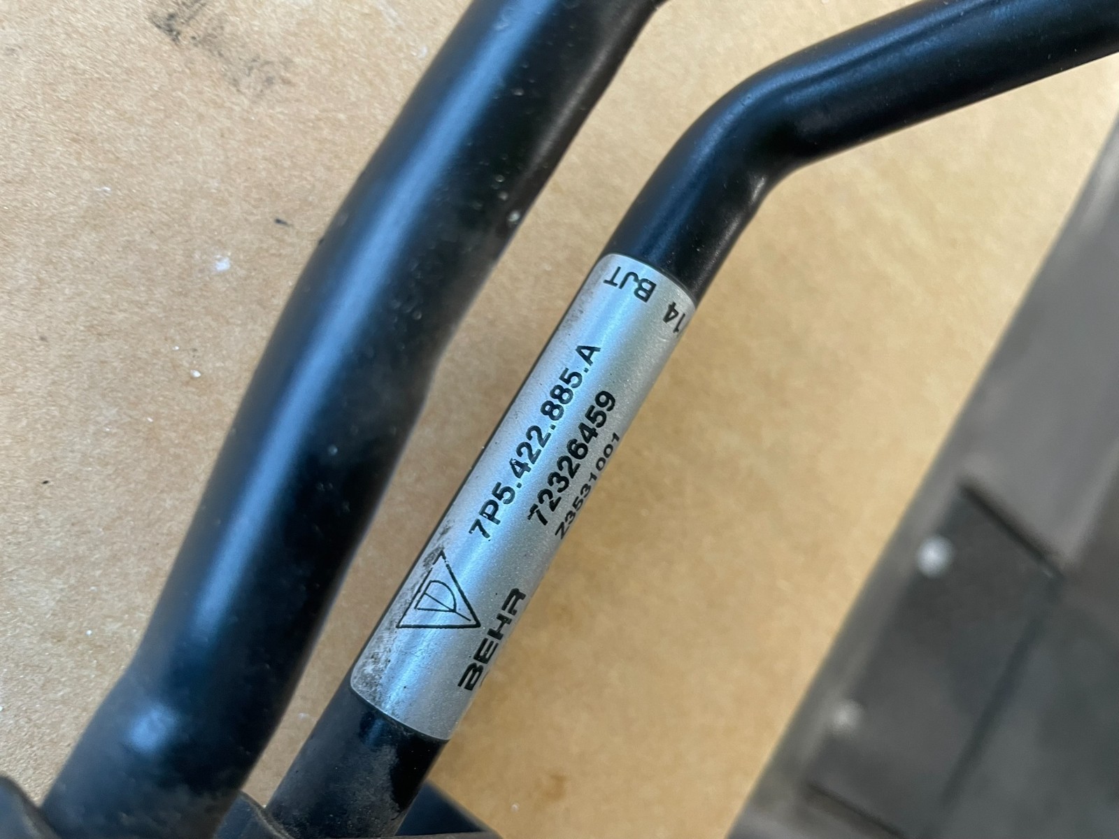 VW TOUAREG 7P ÖL KÜHLER SERVO ÖL KÜHLER 7P5422885A DEMONT VOM TEST WAGEN ORIG VW - Obrázek 4