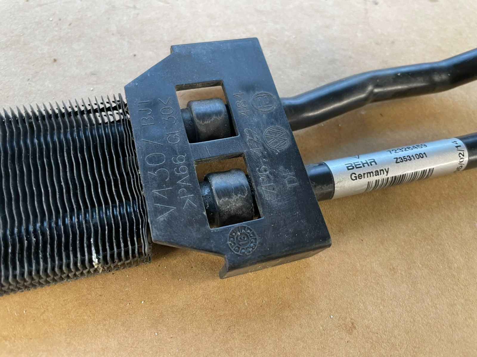 VW TOUAREG 7P ÖL KÜHLER SERVO ÖL KÜHLER 7P5422885A DEMONT VOM TEST WAGEN ORIG VW - Obrázek 9