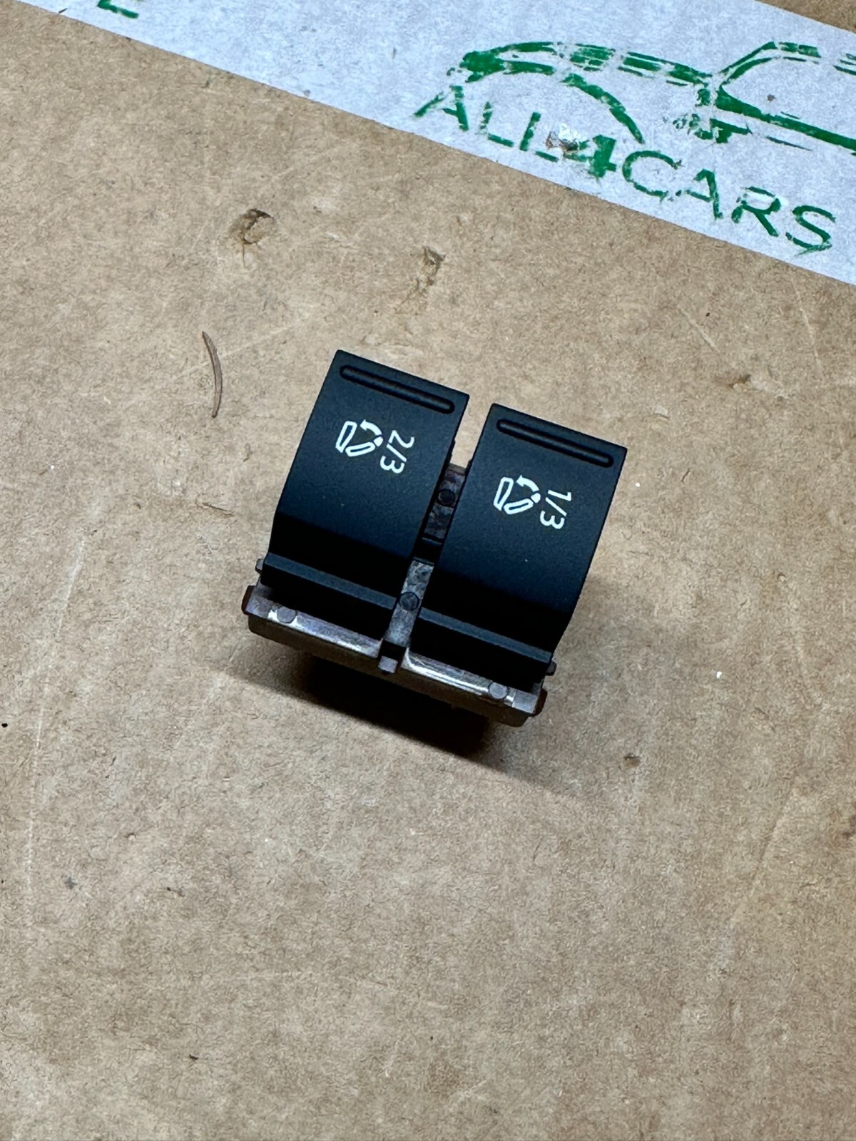 VW TOUAREG 7P SCHALTER FÜR LEHNENENTRIEGELUNG 7P6959519A ORIG.NEU!!! - Obrázek 5