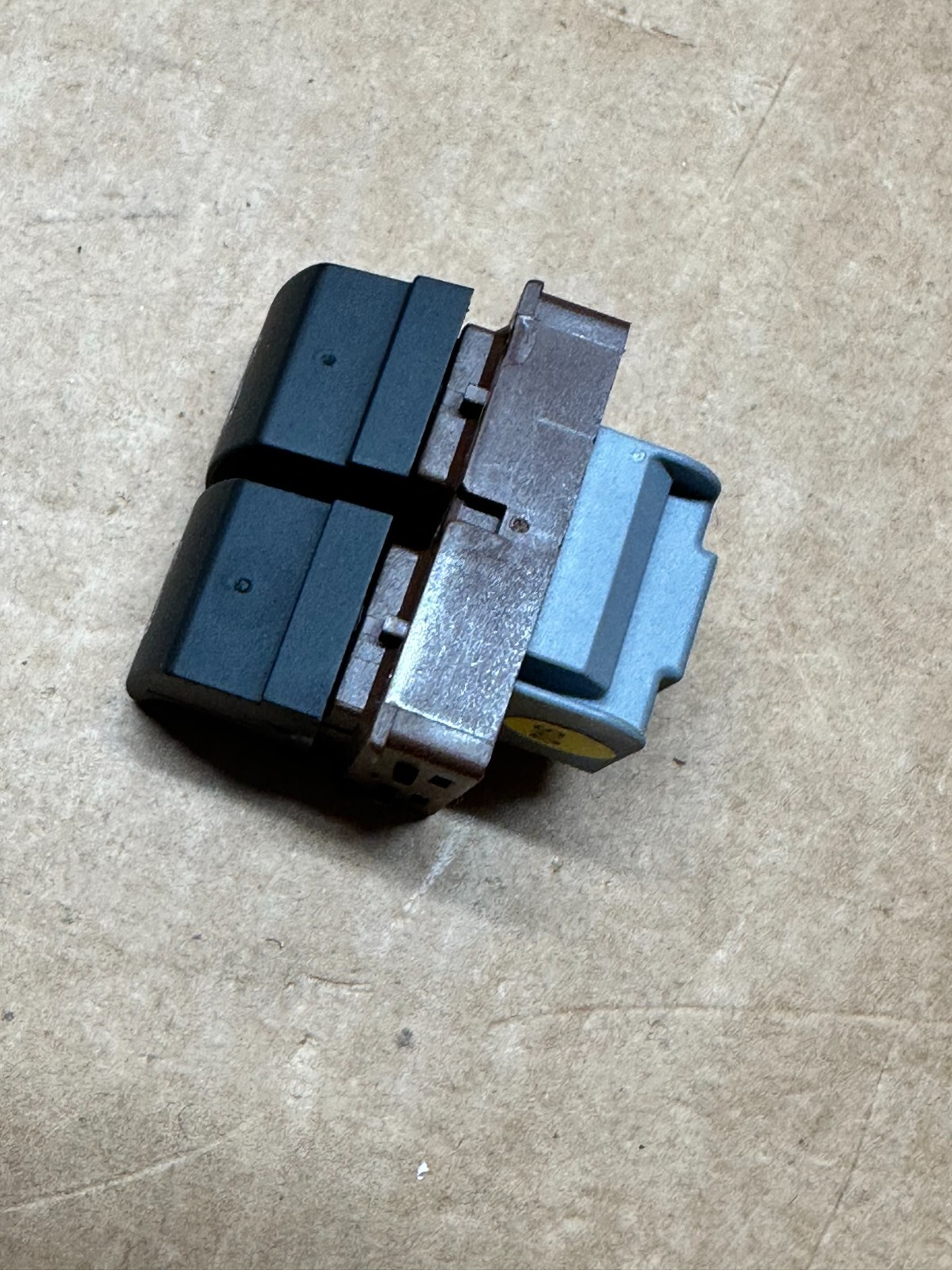 VW TOUAREG 7P SCHALTER FÜR LEHNENENTRIEGELUNG 7P6959519A ORIG.NEU!!! - Obrázek 6