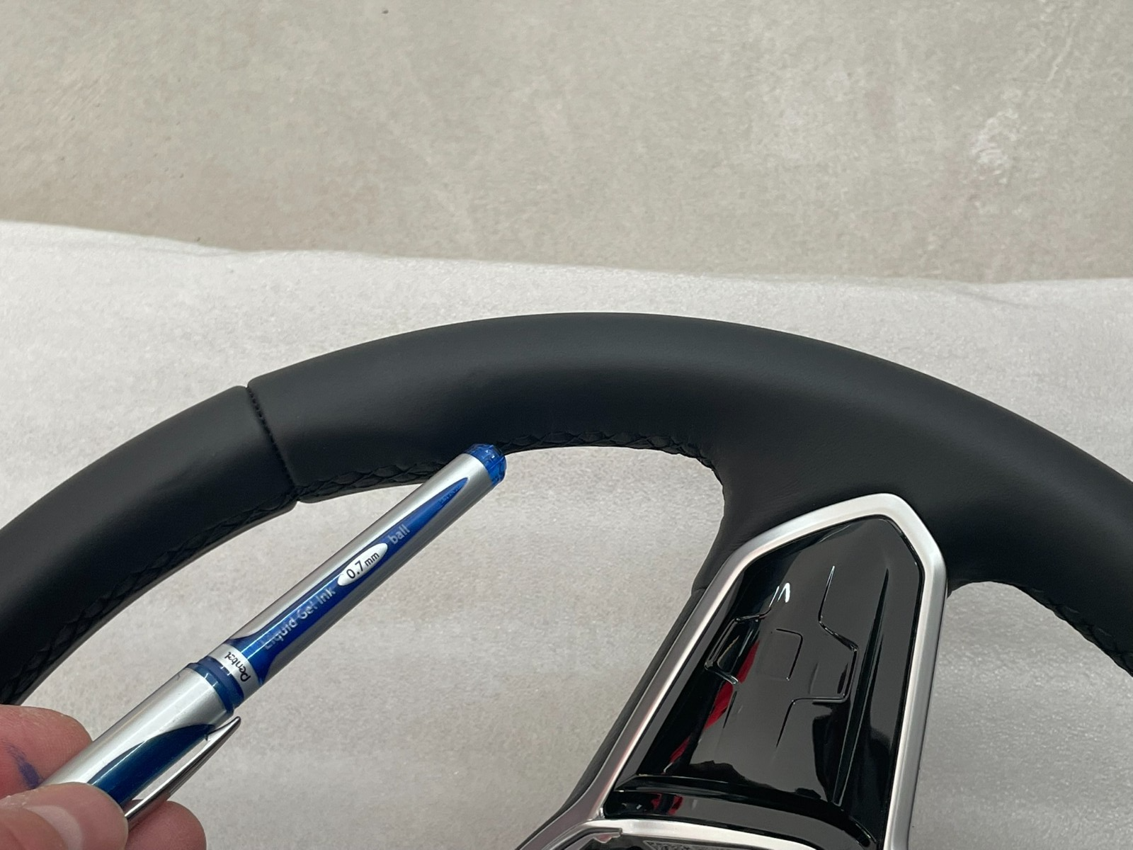 VW TOUAREG III CR7 SPORT LEDER LENKRAD R 760419089P NUR 3878 KM STAND ORIG VW - Obrázek 12