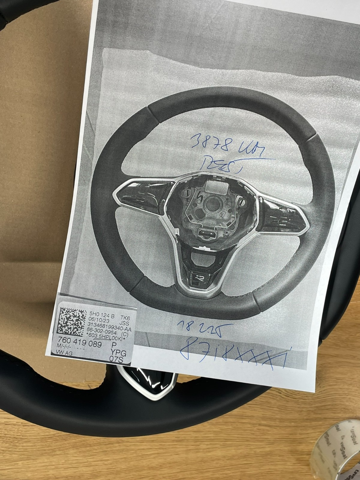 VW TOUAREG III CR7 SPORT LEDER LENKRAD R 760419089P NUR 3878 KM STAND ORIG VW - Obrázek 25