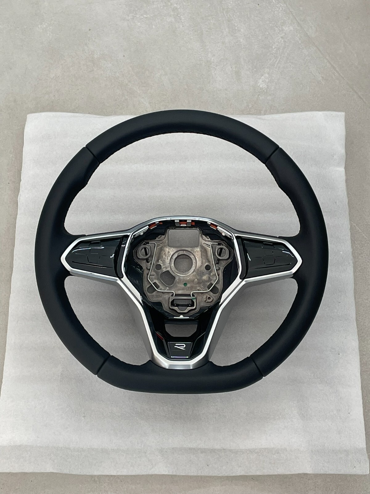 VW TOUAREG III CR7 SPORT LEDER LENKRAD R 760419089P NUR 3878 KM STAND ORIG VW