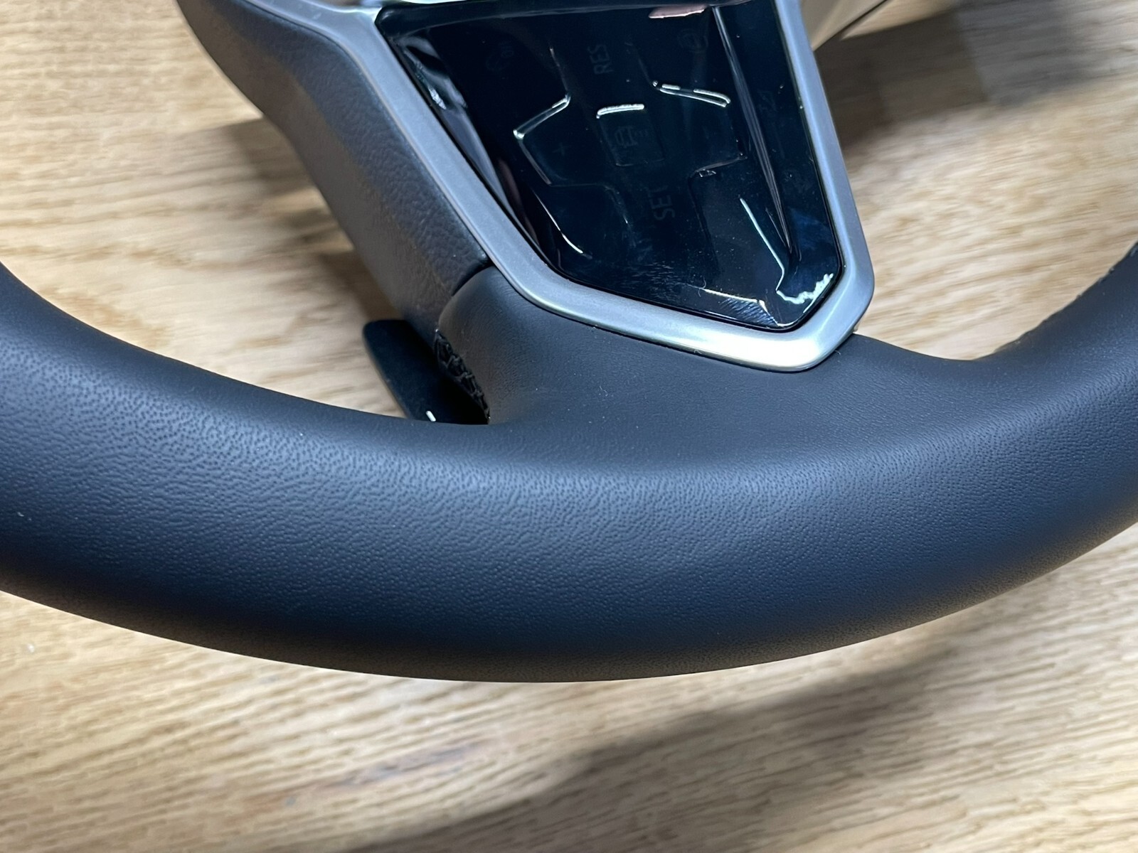 VW TOUAREG MULTIFUNKTIONS LEDER LENKRAD SPORT "R" 760419089Q FAST NEU TEST CAR - Obrázek 12