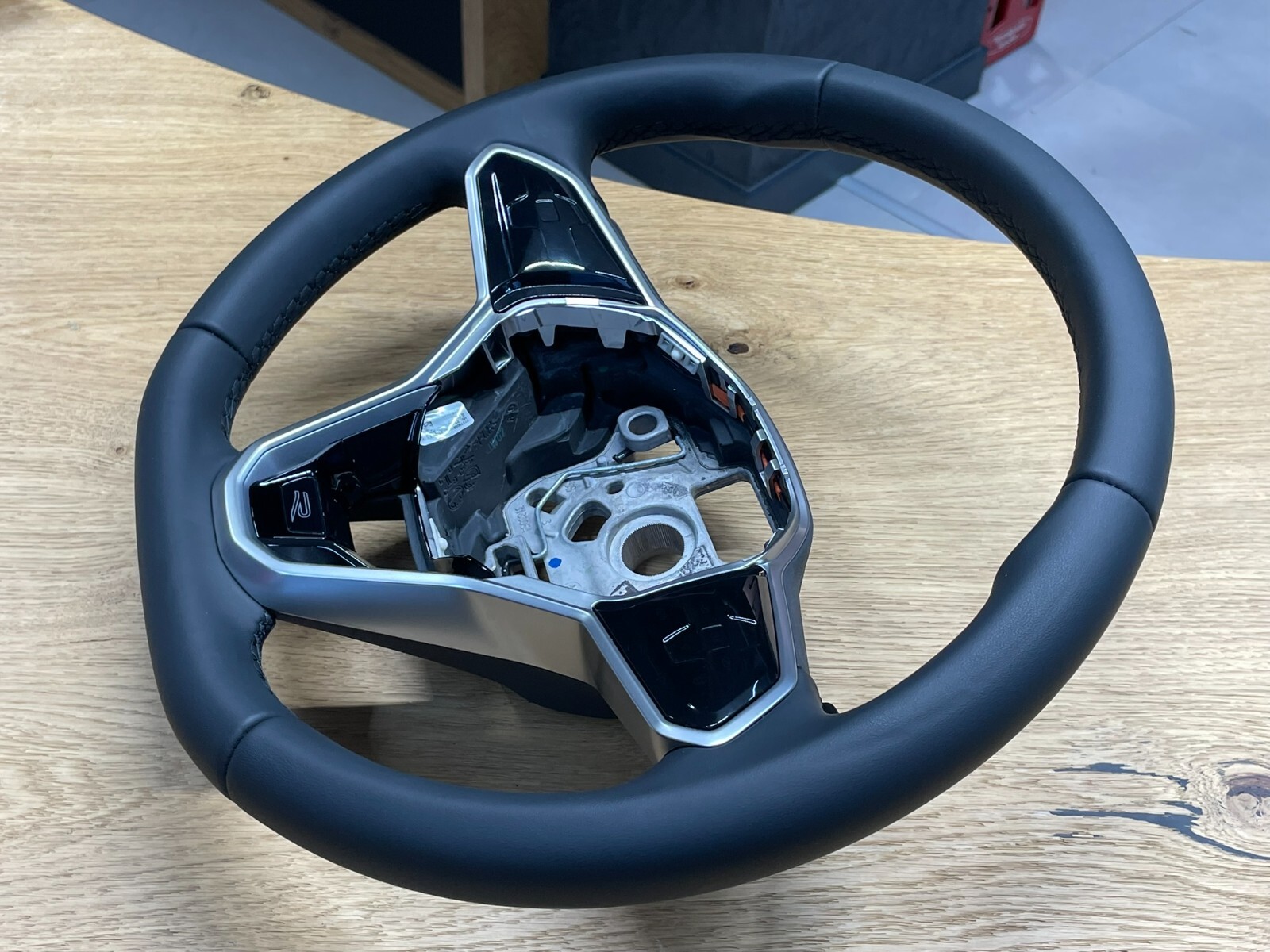 VW TOUAREG MULTIFUNKTIONS LEDER LENKRAD SPORT "R" 760419089Q FAST NEU TEST CAR - Obrázek 9