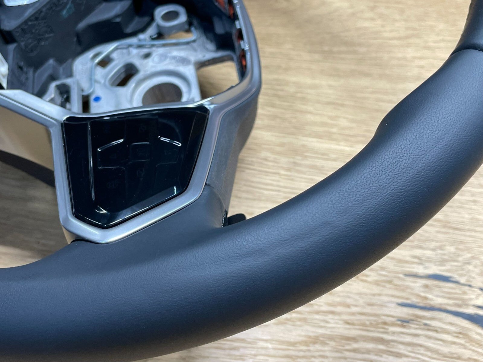 VW TOUAREG MULTIFUNKTIONS LEDER LENKRAD SPORT "R" 760419089Q FAST NEU TEST CAR - Obrázek 10