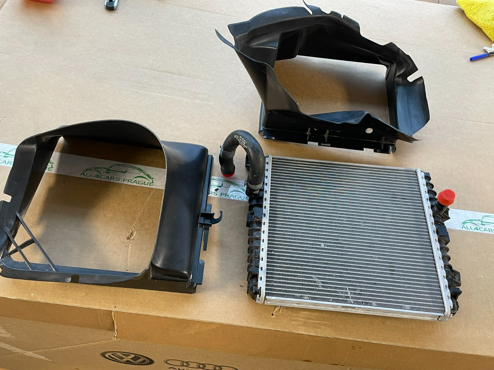 VW TOUAREG ZUSATZKÜHLER FÜR KÜHLMITTEL 3.0 L BENZIN RECHTS 7P0121212K TEST ORIG