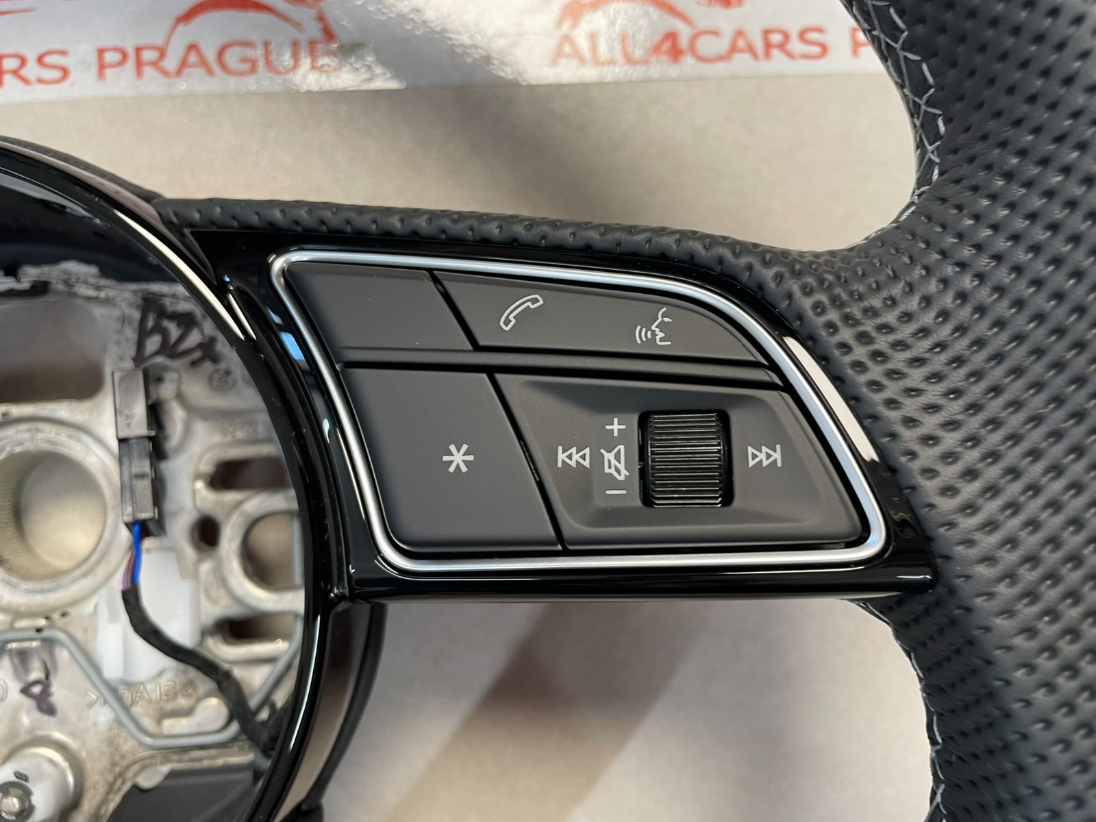 AUDI A3 S3 8Y LENKRAD SPORT ABGEFLACHT GELOCHT SCHALTWIPPEN 8Y0419091Q ORIG NEU - Obrázek 11