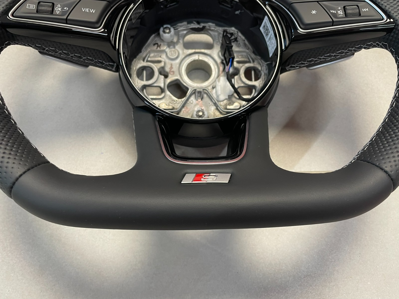 AUDI A3 S3 8Y LENKRAD SPORT ABGEFLACHT GELOCHT SCHALTWIPPEN 8Y0419091Q ORIG NEU - Obrázek 12