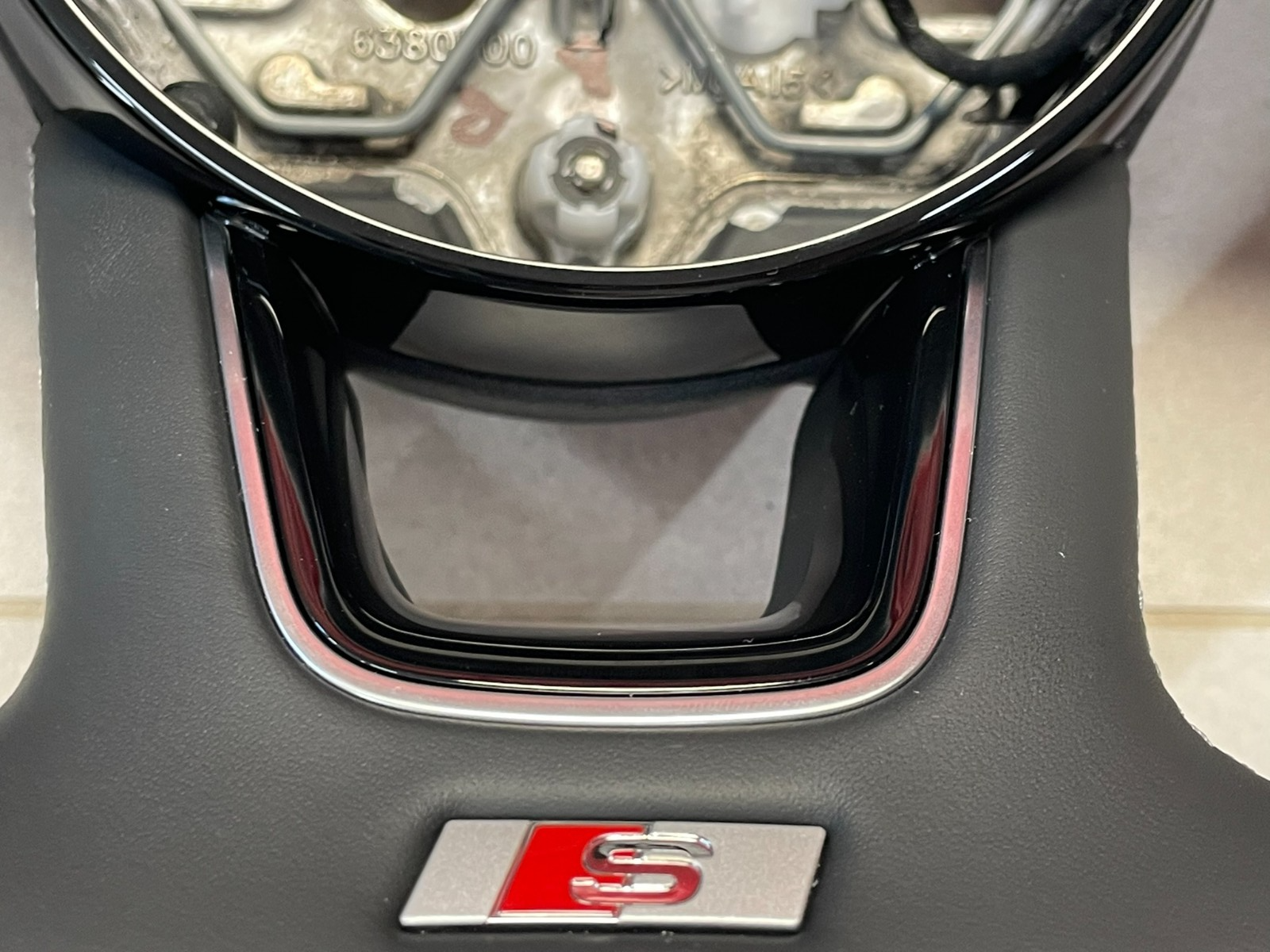 AUDI A3 S3 8Y LENKRAD SPORT ABGEFLACHT GELOCHT SCHALTWIPPEN 8Y0419091Q ORIG NEU - Obrázek 5