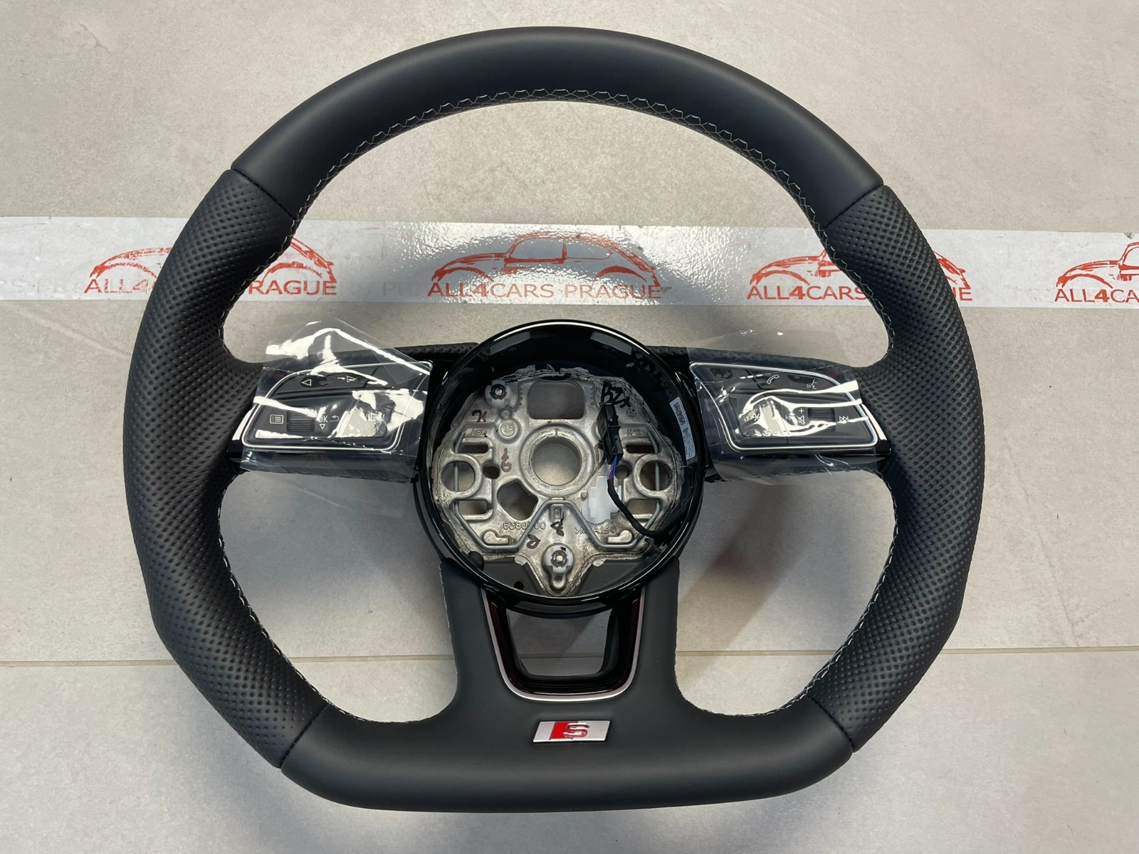AUDI A3 S3 8Y LENKRAD SPORT ABGEFLACHT GELOCHT SCHALTWIPPEN 8Y0419091Q ORIG NEU - Obrázek 8