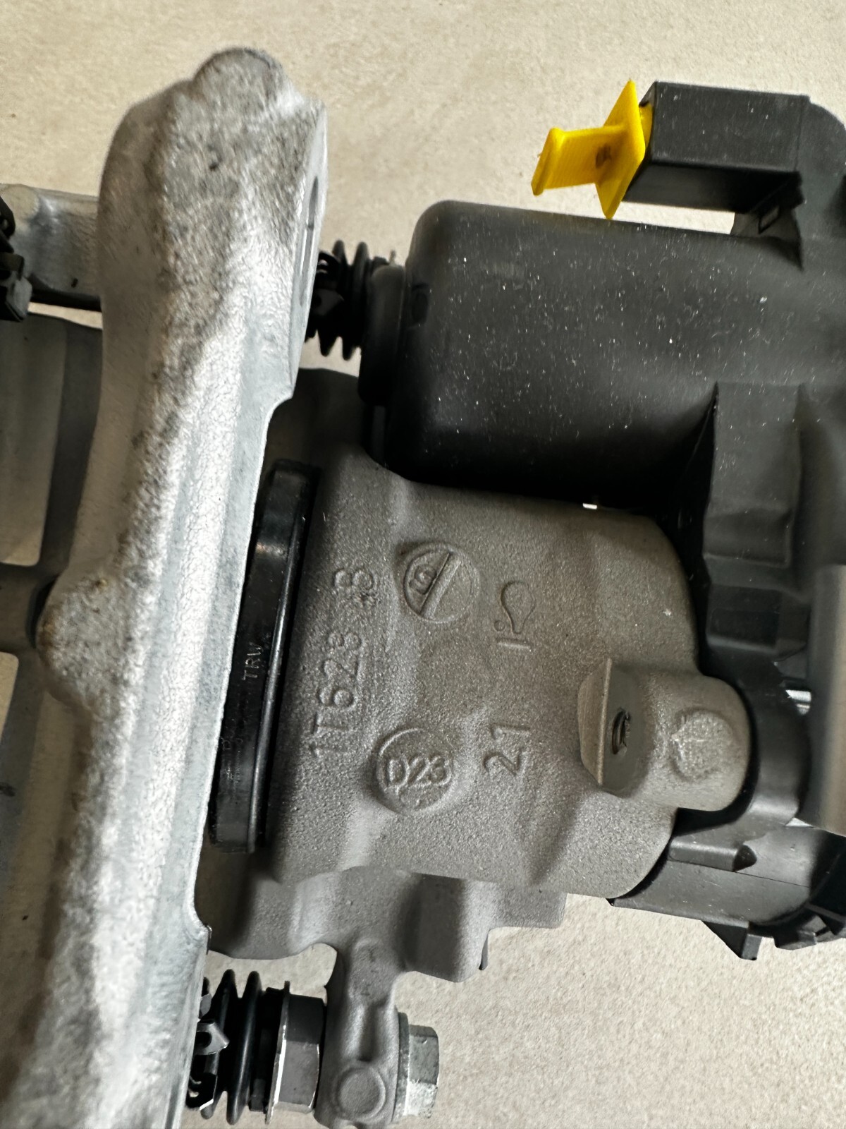 MERCEDES BENZ ELEKTRISHE BREMSATTEL HINTEN 320*24 1T628B 052BFU 2K745C ORIG.NEU - Obrázek 9