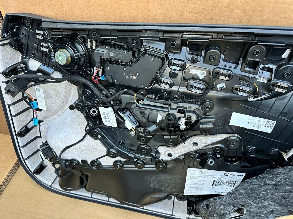 MERCEDES C W205 LEDER SPORT SITZEN KOMPLET NEU DEMONT VOM TEST CAR 95 Km, LIM.10 - Obrázek 15