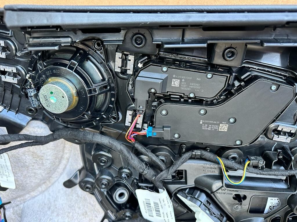 MERCEDES C W205 LEDER SPORT SITZEN KOMPLET NEU DEMONT VOM TEST CAR 95 Km, LIM.10 - Obrázek 19