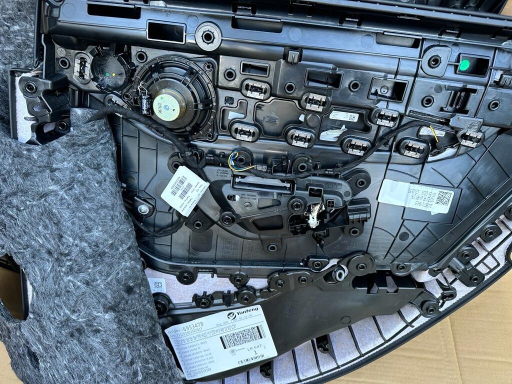 MERCEDES C W205 LEDER SPORT SITZEN KOMPLET NEU DEMONT VOM TEST CAR 95 Km, LIM.10 - Obrázek 20