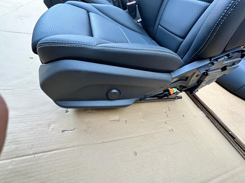 MERCEDES C W205 LEDER SPORT SITZEN KOMPLET NEU DEMONT VOM TEST CAR 95 Km, LIM.10 - Obrázek 7