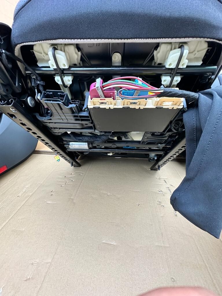 MERCEDES C W205 LEDER SPORT SITZEN KOMPLET NEU DEMONT VOM TEST CAR 95 Km, LIM.10 - Obrázek 8