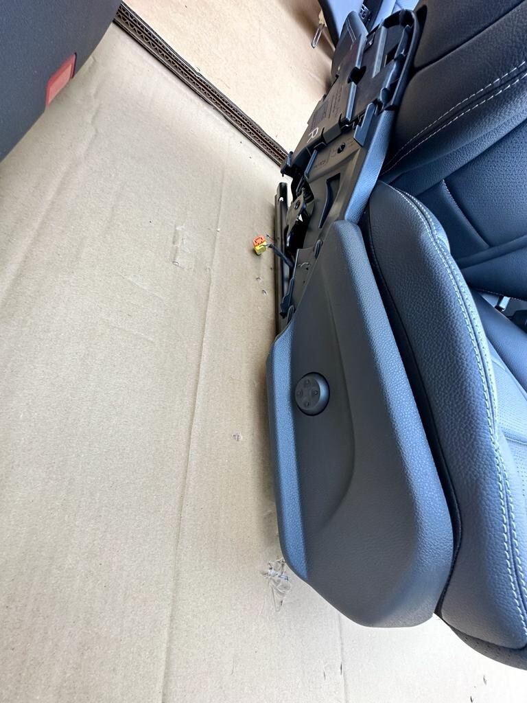 MERCEDES C W205 LEDER SPORT SITZEN KOMPLET NEU DEMONT VOM TEST CAR 95 Km, LIM.10 - Obrázek 10