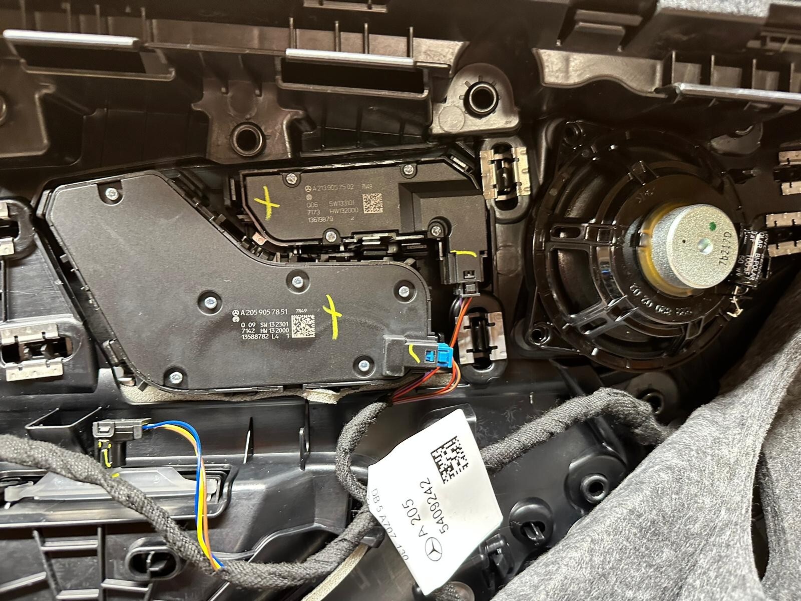 MERCEDES GLC X253 TÜRVERKLEIDUNG VORNE RECHTS SCHWARZ A2057200295 - Obrázek 7