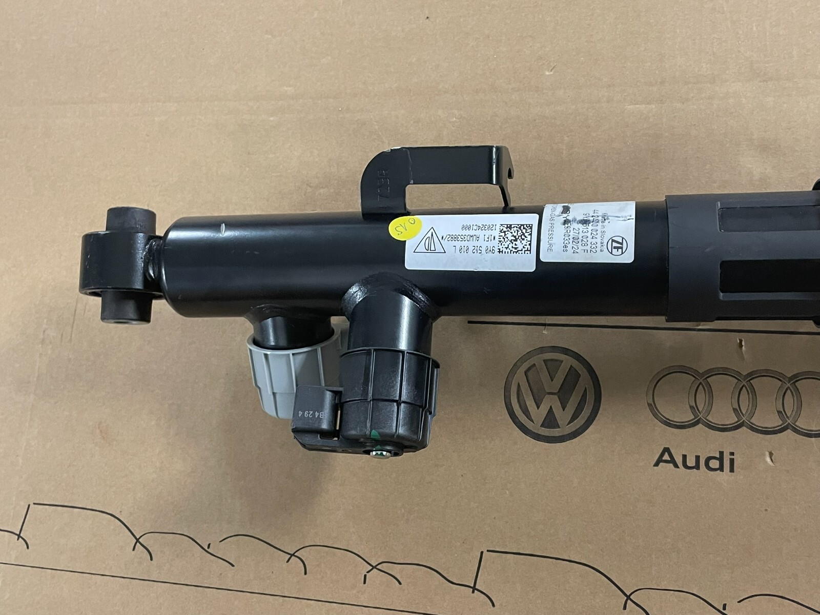 PORSCHE CAYENNE 9YA-2 STOSSDÄMPFER ELEKTRISCH HINTER RECHTS 9Y0513028F ORIG NEU - Obrázek 14