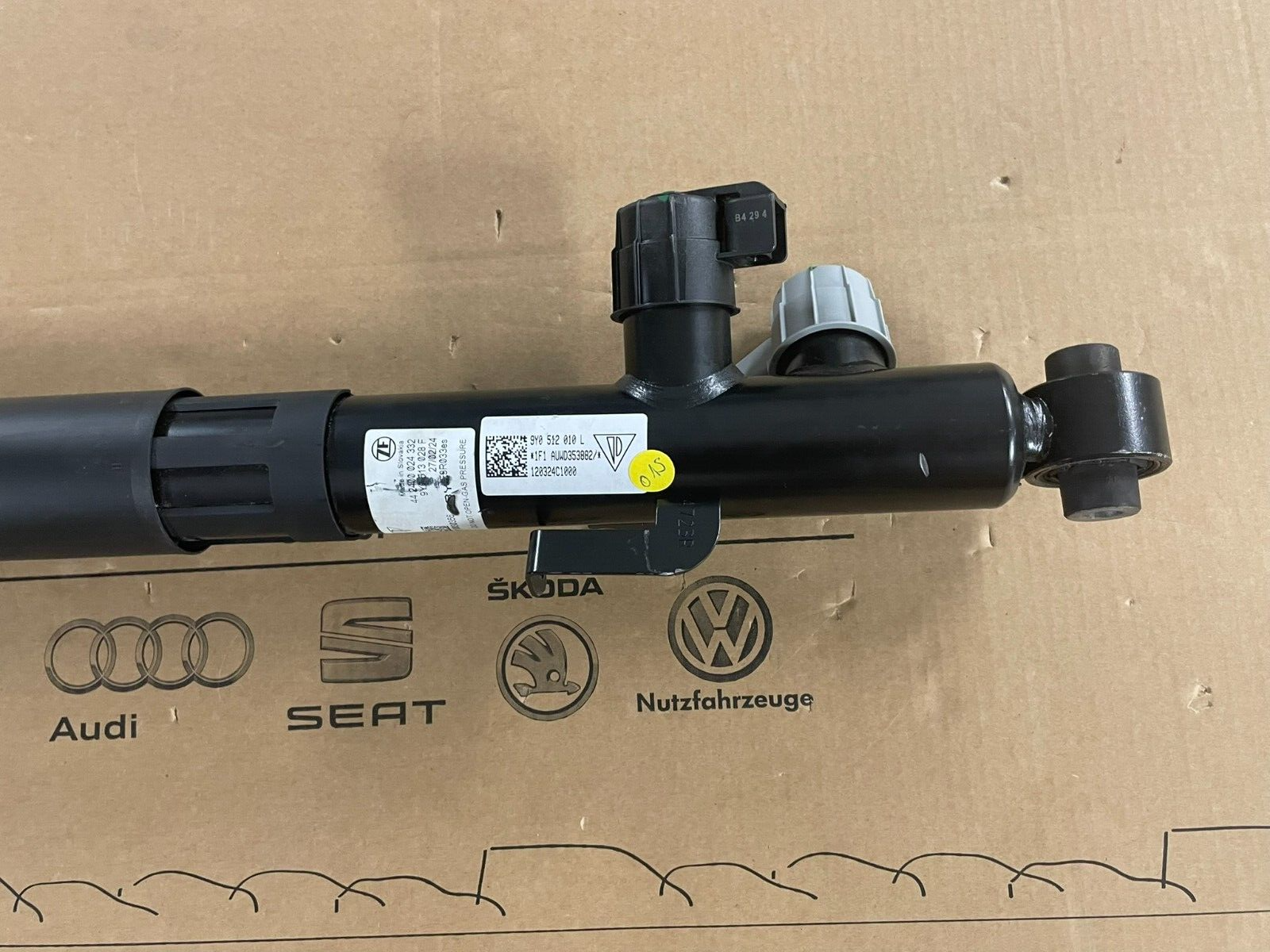 PORSCHE CAYENNE 9YA-2 STOSSDÄMPFER ELEKTRISCH HINTER RECHTS 9Y0513028F ORIG NEU - Obrázek 3