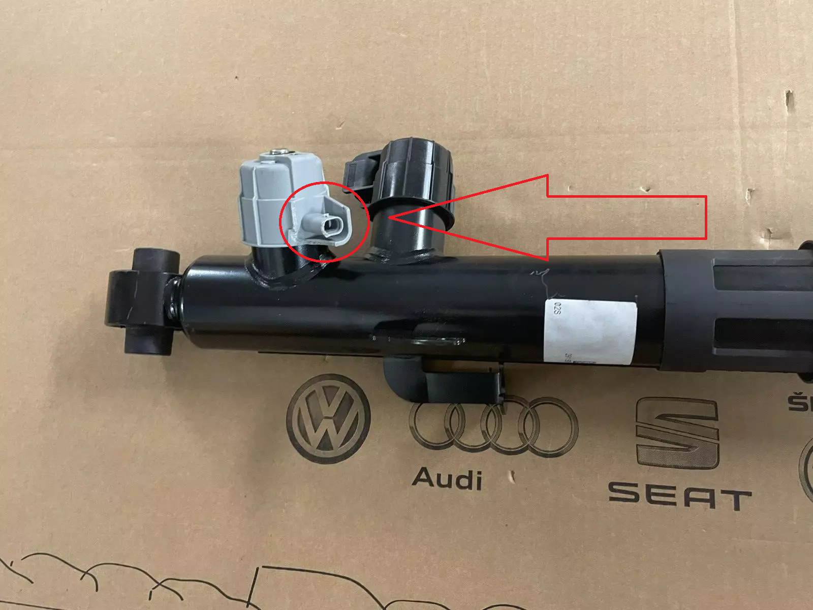 PORSCHE CAYENNE 9YA-2 STOSSDÄMPFER ELEKTRISCH HINTER RECHTS 9Y0513028F ORIG NEU - Obrázek 21