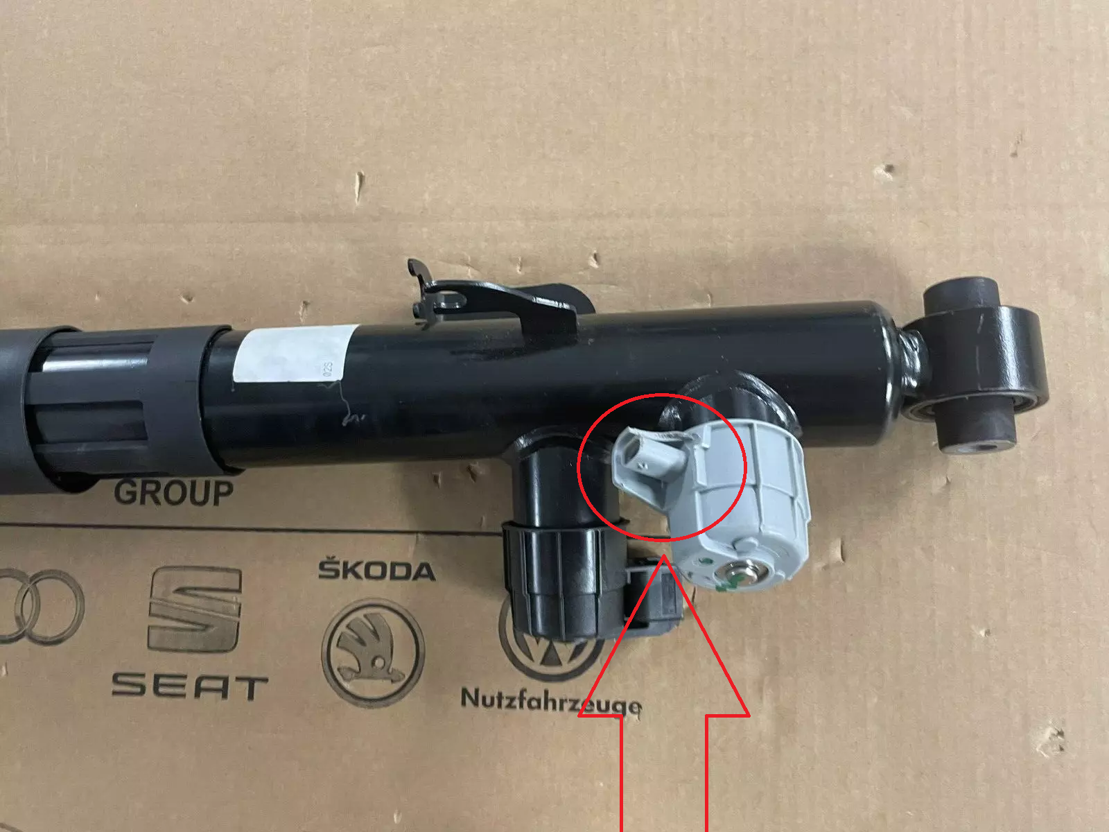 PORSCHE CAYENNE 9YA-2 STOSSDÄMPFER ELEKTRISCH HINTER RECHTS 9Y0513028F ORIG NEU - Obrázek 23