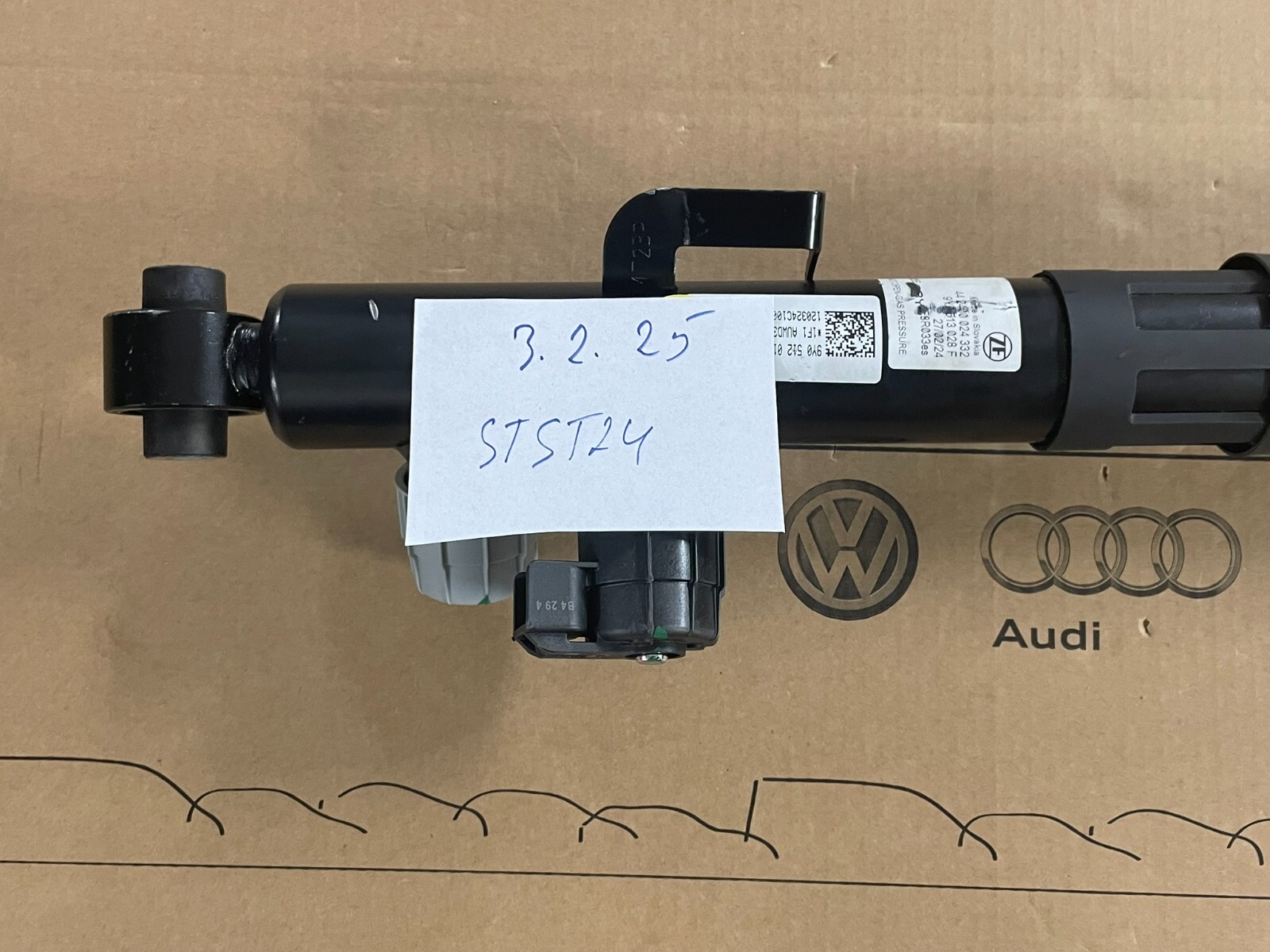 PORSCHE CAYENNE 9YA-2 STOSSDÄMPFER ELEKTRISCH HINTER RECHTS 9Y0513028F ORIG NEU - Obrázek 24