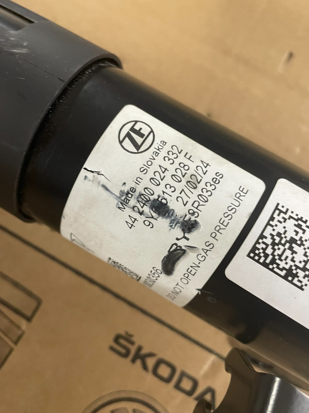 PORSCHE CAYENNE 9YA-2 STOSSDÄMPFER ELEKTRISCH HINTER RECHTS 9Y0513028F ORIG NEU - Obrázek 5