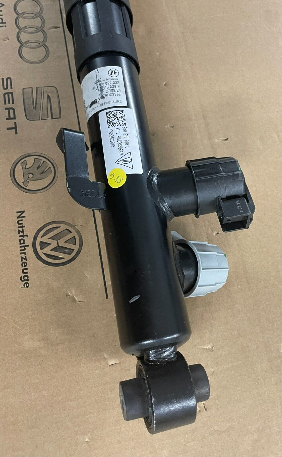 PORSCHE CAYENNE 9YA-2 STOSSDÄMPFER ELEKTRISCH HINTER RECHTS 9Y0513028F ORIG NEU - Obrázek 10