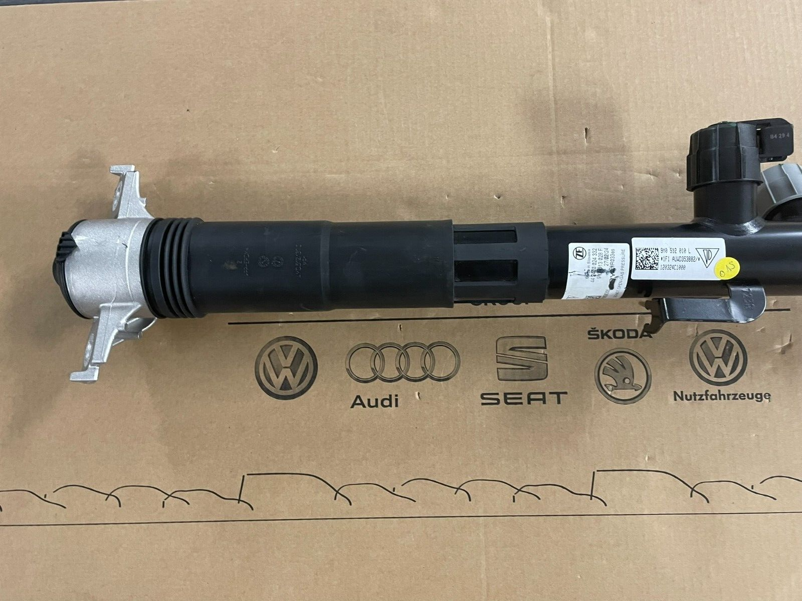 PORSCHE CAYENNE 9YA-2 STOSSDÄMPFER ELEKTRISCH HINTER RECHTS 9Y0513028F ORIG NEU