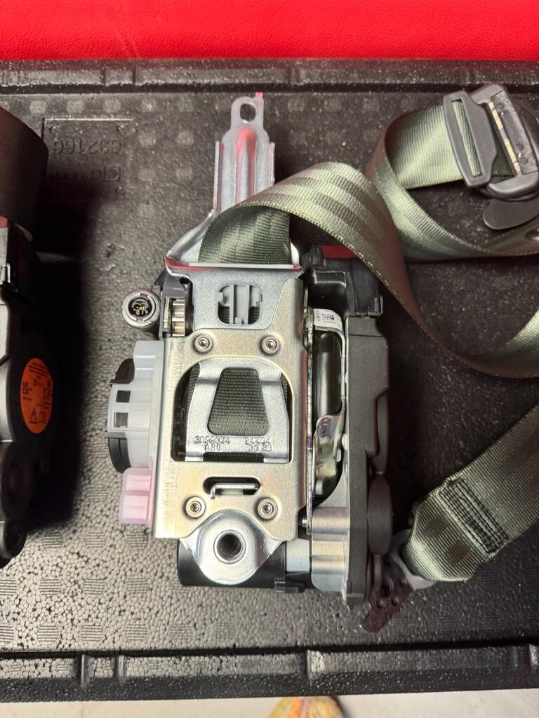 PORSCHE CAYENNE SICHERHEITS GURTEN SEATBELTS 9Y0857705L - 9Y0857706L -ORIG.NEU - Obrázek 3