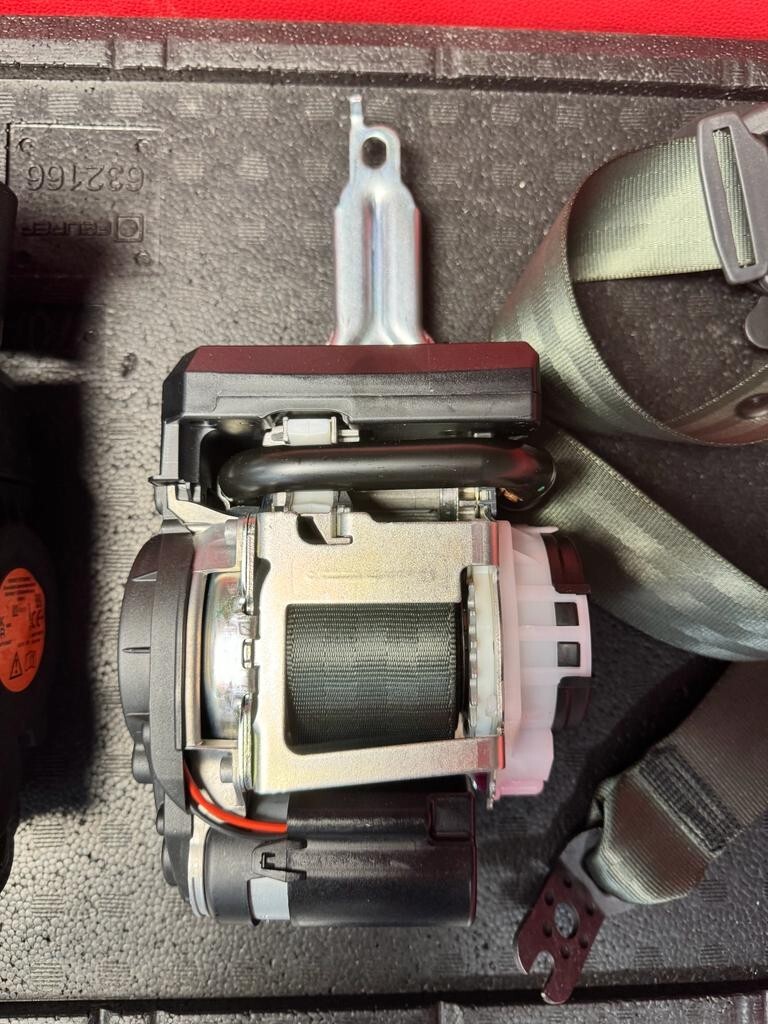 PORSCHE CAYENNE SICHERHEITS GURTEN SEATBELTS 9Y0857705L - 9Y0857706L -ORIG.NEU - Obrázek 4