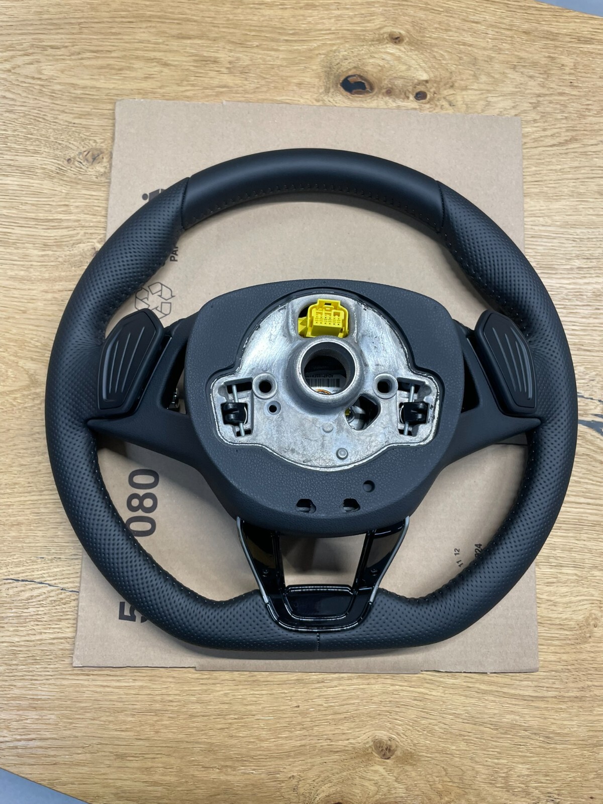 ŠKODA LENKRAD LEDER SPORT TIPTRONIC MIT RS LOGO COMPLET 5E3419093P + 6VA880201 - Obrázek 16