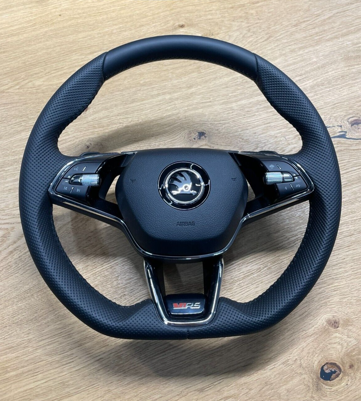 ŠKODA LENKRAD LEDER SPORT TIPTRONIC MIT RS LOGO COMPLET 5E3419093P + 6VA880201 - Obrázek 9