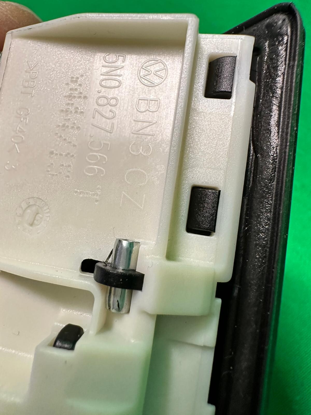 VW AUDI SEAT SKODA DRUCKTASTER KLAPPENSCHLOSS BETÄTIGUNG HECKKLAPPE ORIG.NEU!!! - Obrázek 12