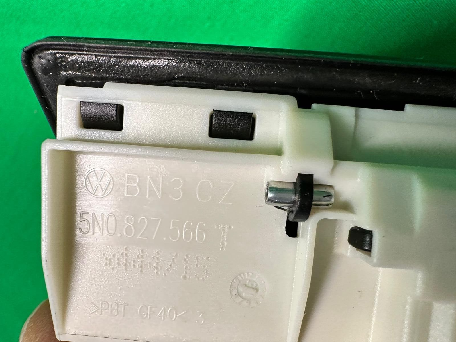 VW AUDI SEAT SKODA DRUCKTASTER KLAPPENSCHLOSS BETÄTIGUNG HECKKLAPPE ORIG.NEU!!! - Obrázek 3