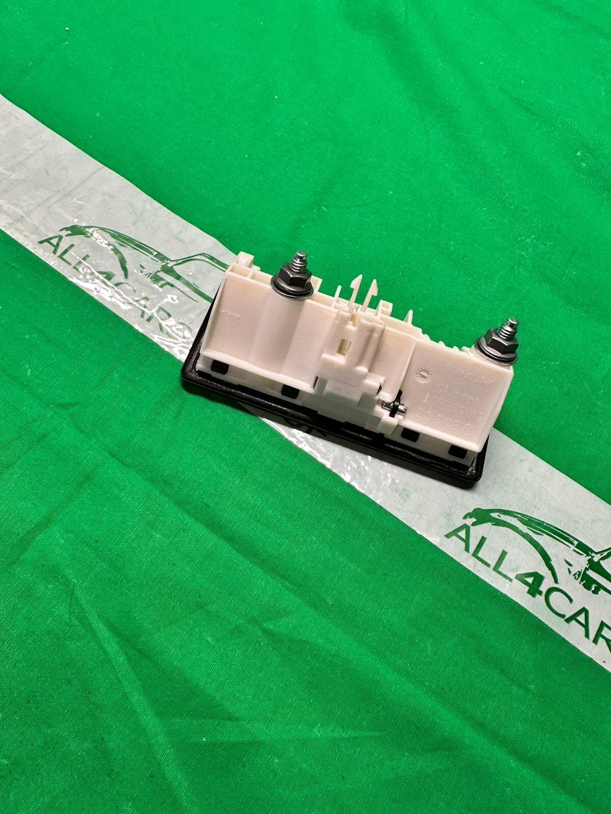 VW AUDI SEAT SKODA DRUCKTASTER KLAPPENSCHLOSS BETÄTIGUNG HECKKLAPPE ORIG.NEU!!! - Obrázek 4