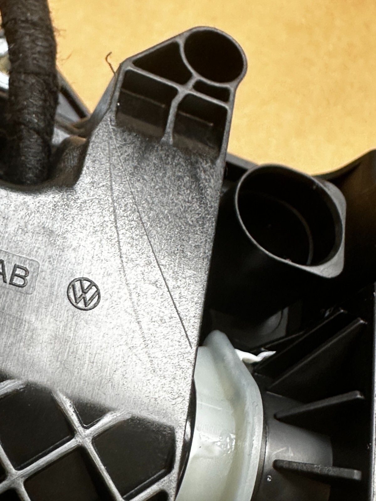 VW GOLF 8 BETÄTIGUNG MIT MIKROSCHALTER MIT VW KAMERA LOGO 5H0827469AA ORIG.NEU ! - Obrázek 3