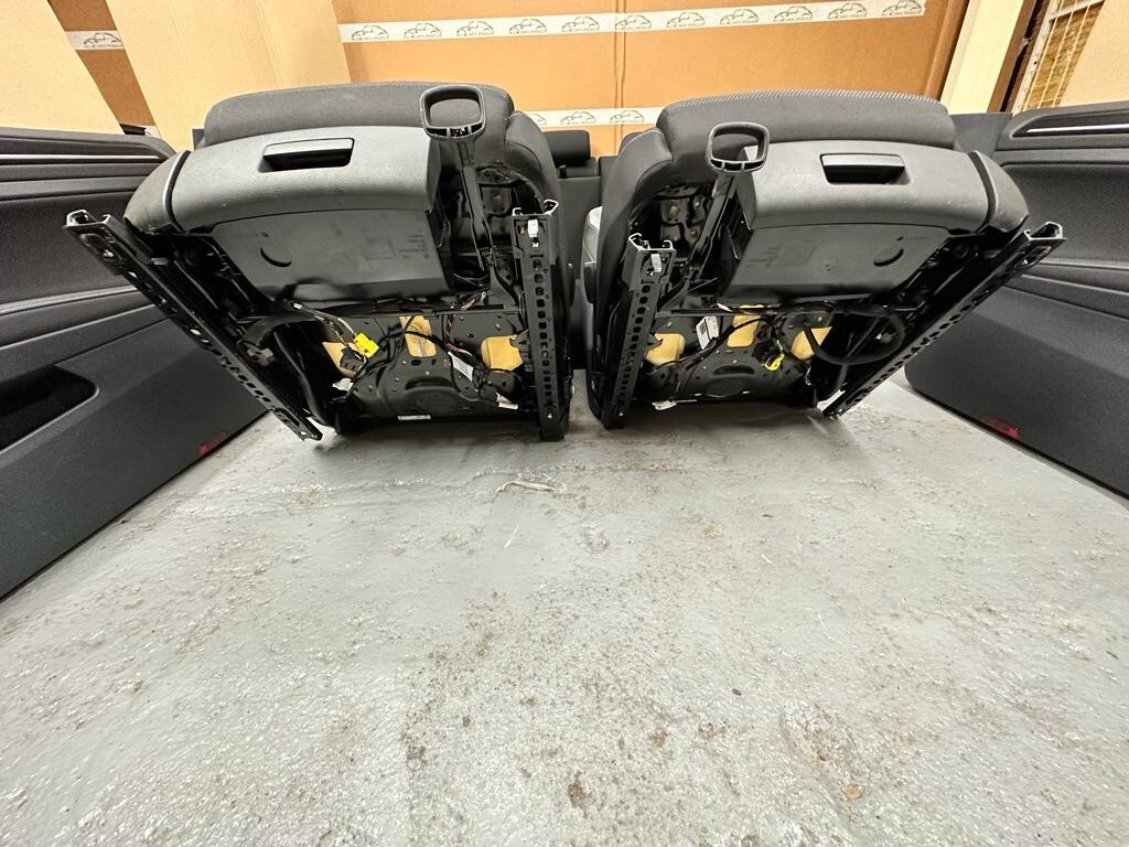 VW GOLF VII DREITÜRIG R-LINE KOMPLETT SITZEN SITZAUSSTATTUNG+TAPISSERIE TEST CAR - Obrázek 12