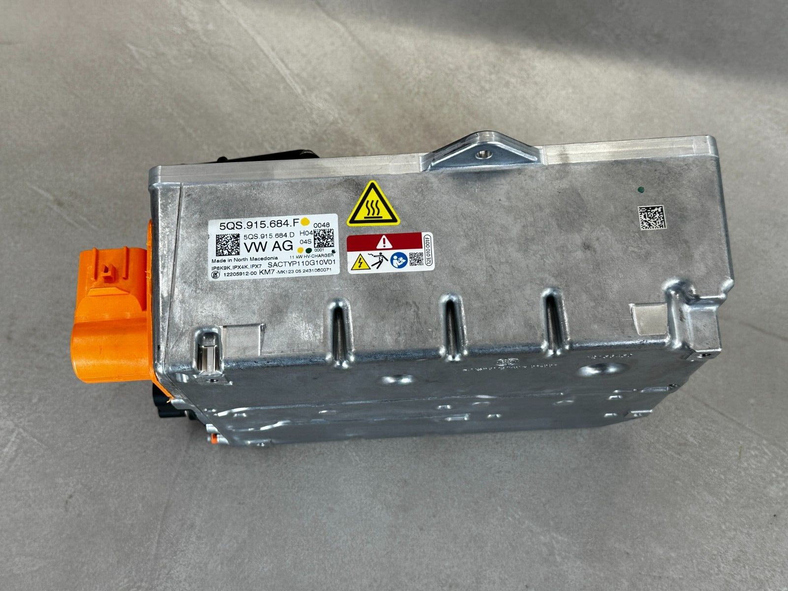 VW LADEGERÄT FÜR HOCHVOLT BATTERIE 5QS915684F FAST NEU Dem vom Test Wagen ... - Obrázek 9