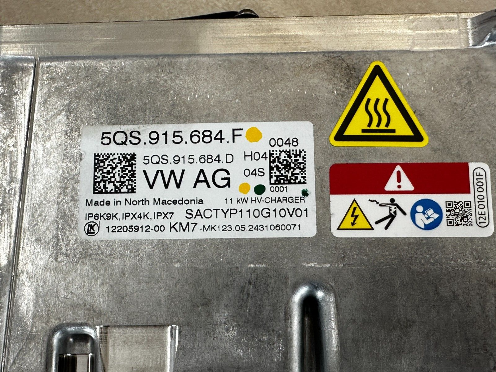 VW LADEGERÄT FÜR HOCHVOLT BATTERIE 5QS915684F FAST NEU Dem vom Test Wagen ... - Obrázek 10