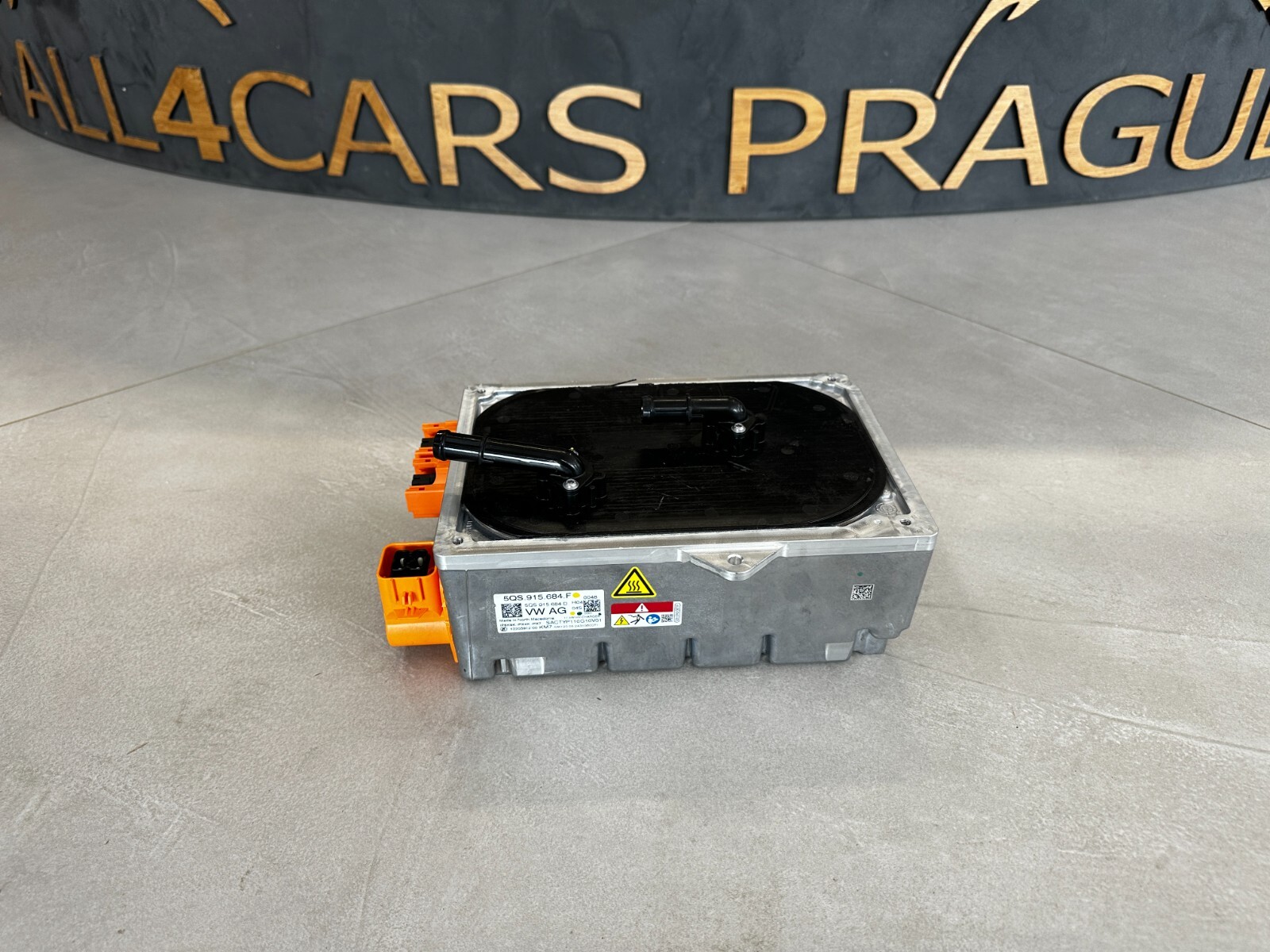 VW LADEGERÄT FÜR HOCHVOLT BATTERIE 5QS915684F FAST NEU Dem vom Test Wagen ...