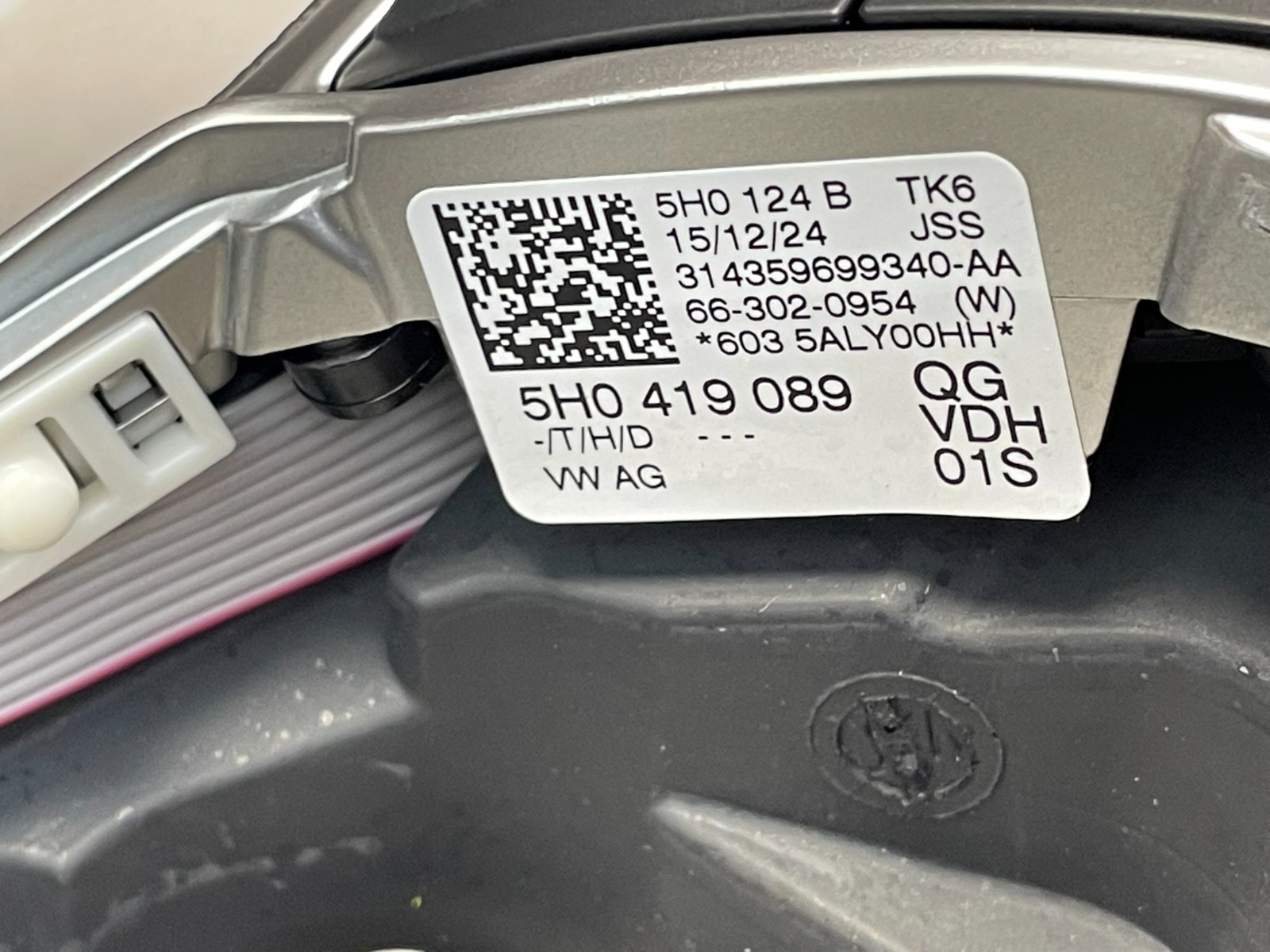 VW PASSAT LENKRAD SPORT LEDER BEHEIZT ABGEFLACHT R PADELS 5H0419089QG FAST NEU - Obrázek 7