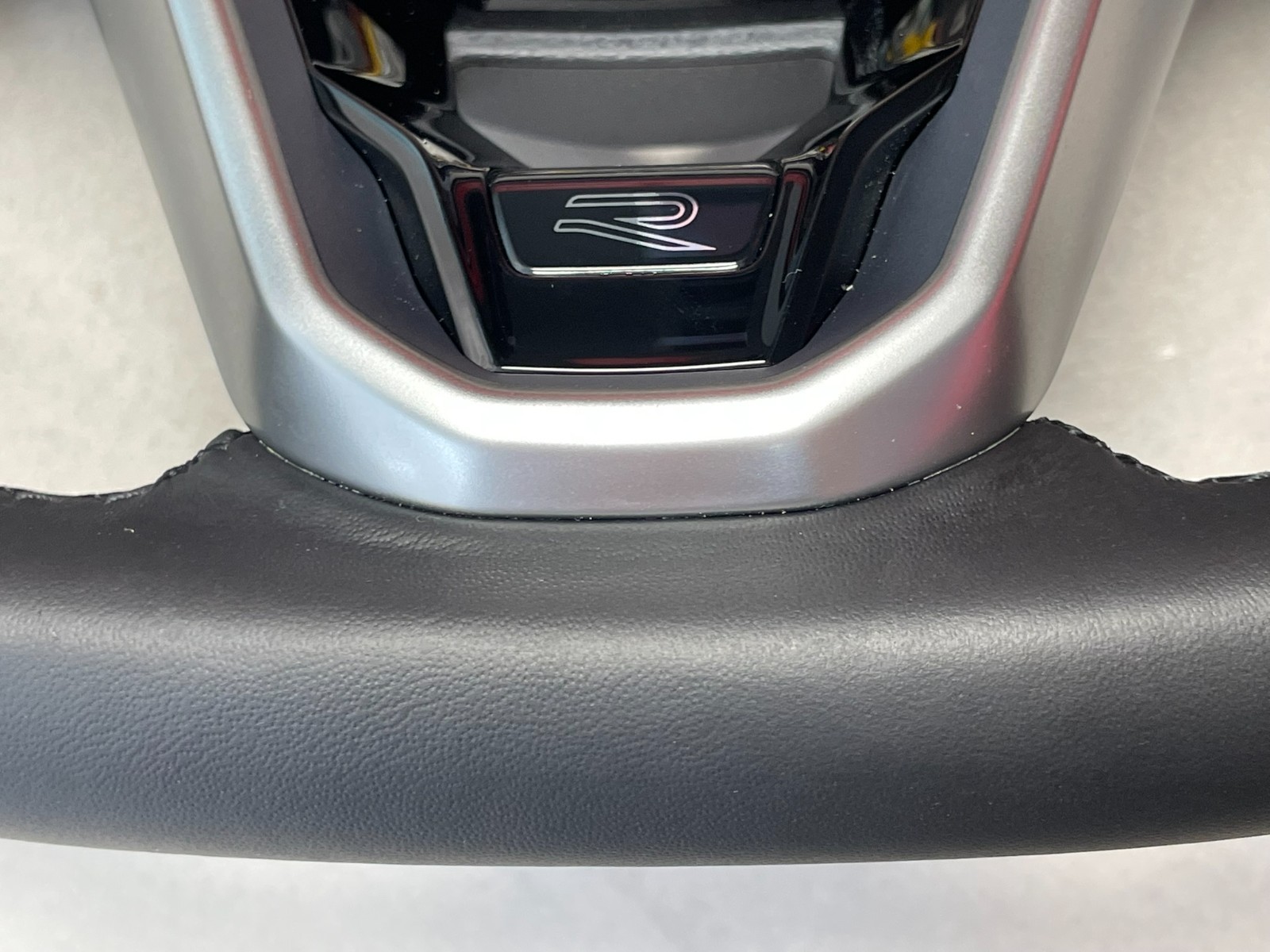 VW PASSAT LENKRAD SPORT LEDER BEHEIZT ABGEFLACHT R PADELS 5H0419089QG FAST NEU - Obrázek 9